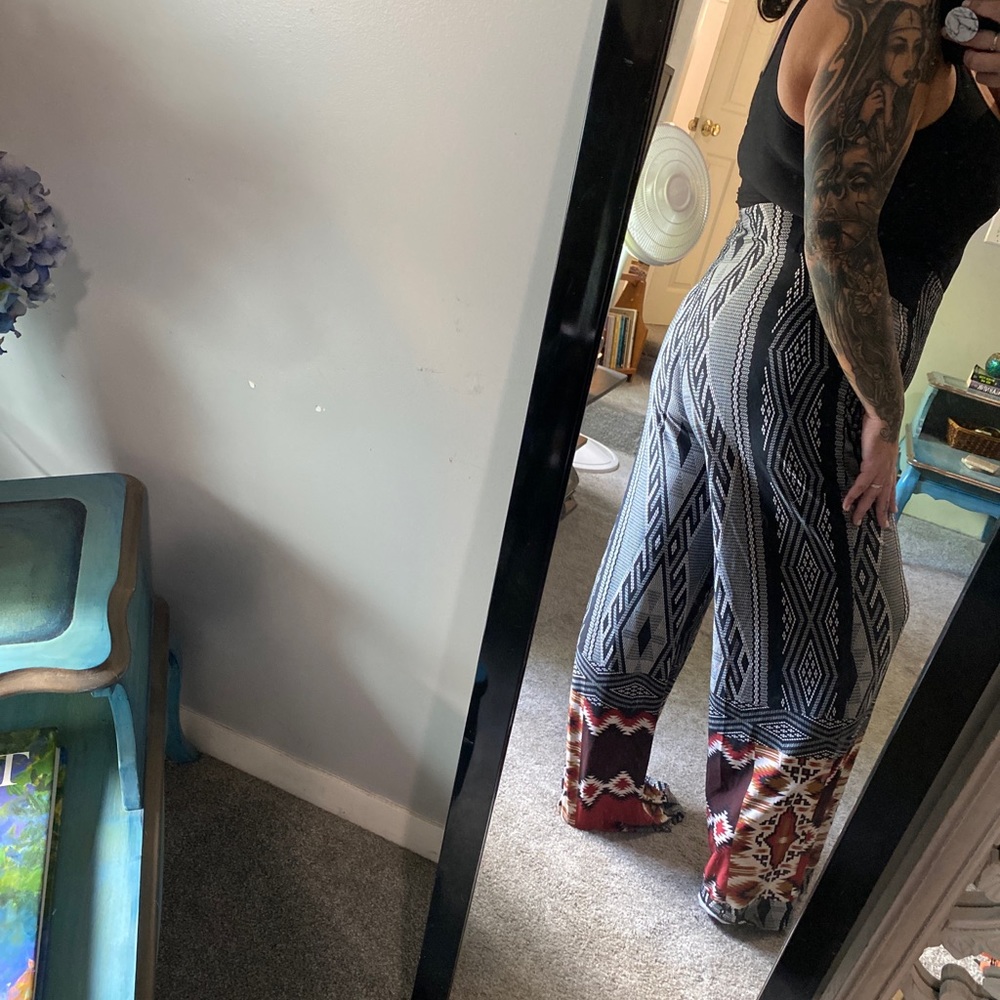 Beautiful Patterned Flow Pants - Picture 2 of 7